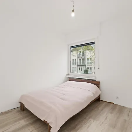 Apartment Geraeumiges Familienhaus Koeln